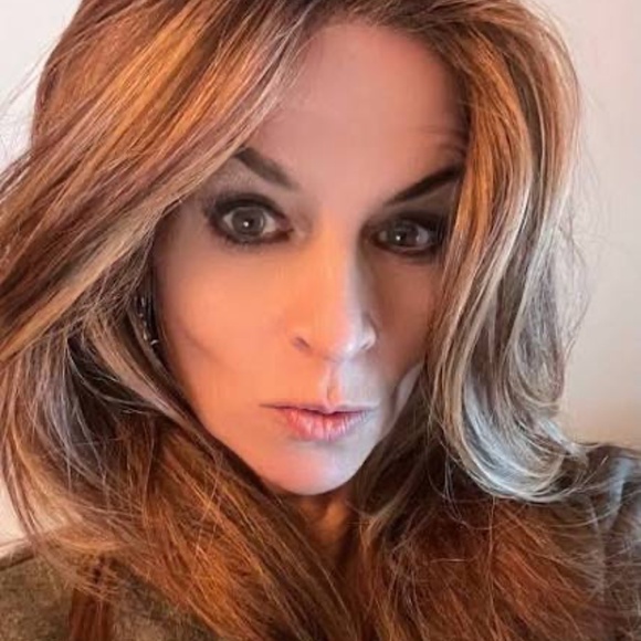 TressAllure Picture Perfect wig 33R - Picture 2 of 5